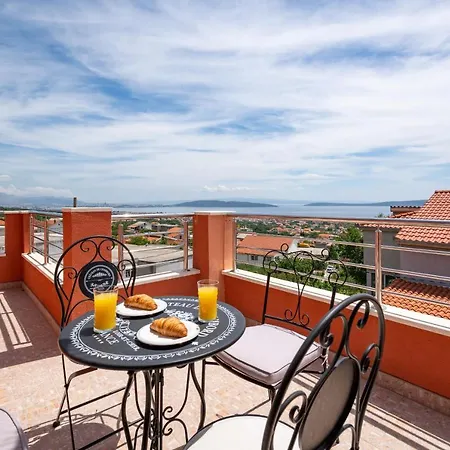 Villa Mattanna With Private Pool And 2 Electric Bicycles Kaštel Stari
